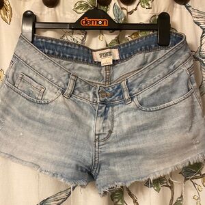 Victoria’s Secret PINK distressed denim shorts size 4